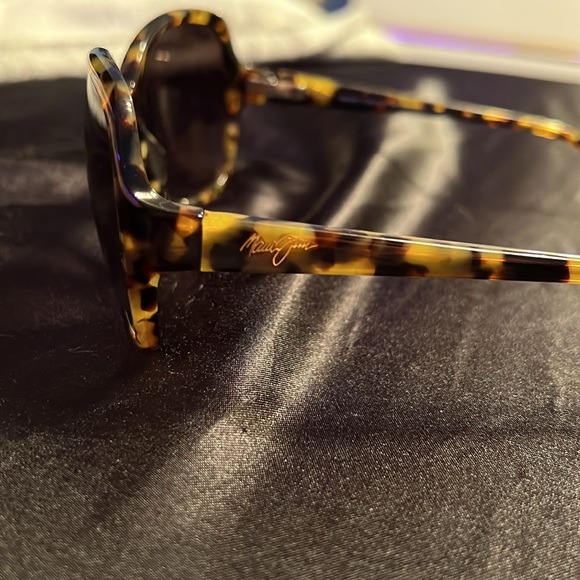 Maui Jim Sunglasses - Picture 12 of 14